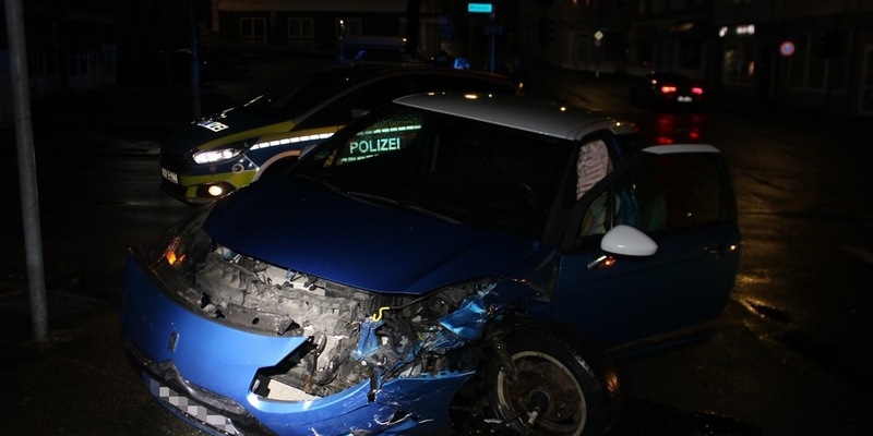 POL-HA: 20-jähriger Hagener bei Verkehrsunfall in Hohenlimburg leicht verletzt - Foto: presseportal.de