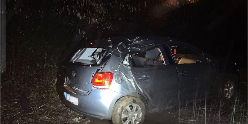 POL-GM: VW überschlägt sich - 18-Jährige schwer verletzt - Foto: presseportal.de