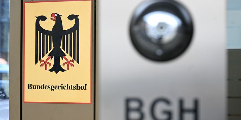 Laut BGH hatte ein Mitglied der mutmaßlichen «Reichsbürger»-Gruppe Kontakt mit einem ehemaligen Offizier der NVA zwecks Materialbeschaffung. - Foto: Uli Deck/dpa