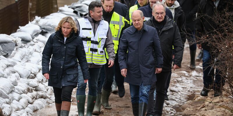 «Am Ende müssen wir Demokratie als Bürgerinnen und Bürger schon immer selbst verteidigen», sagt Olaf Scholz. - Foto: Jan Woitas/dpa