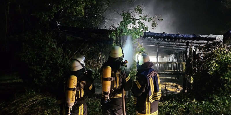 FW Datteln: Brennender Pferdestall sorgt für nächtlichen Einsatz - Foto: presseportal.de