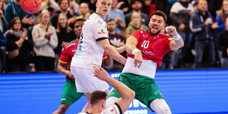 Martin Hanne (l) machte ein starkes Spiel gegen Portugal. - Foto: Frank Molter/dpa