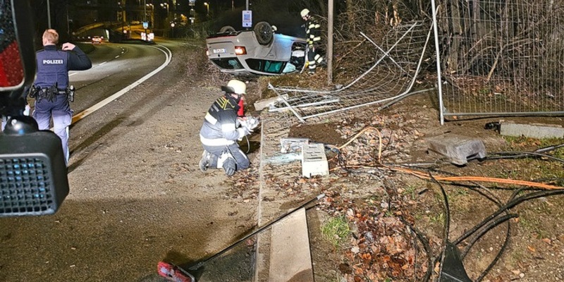 FW-M: Unfall mit Überschlag (Mittersendling) - Foto: presseportal.de