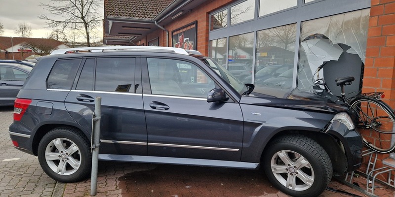 POL-ROW: ++ Einbruchserie am Eurostrand ++ SUV fährt in Einkaufsmarkt - 86-jährige Frau verletzt ++ Infotafel der Gemeinde beschädigt - Polizei bittet um Hinweise ++ - Foto: presseportal.de