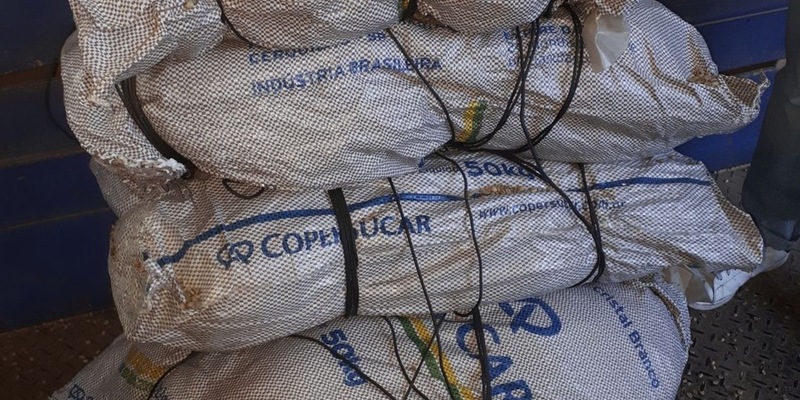 ZOLL-H: Zollfahndungsamt Hannover stellt 142 Kilogramm Kokain in Kaffeecontainer in Bremen sicher - Foto: presseportal.de