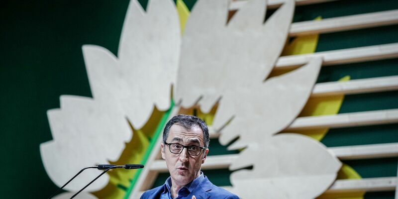 Agrarminister Cem Özdemir erweilt weitergehenden Forderungen von Bauern eine Absage. - Foto: Kay Nietfeld/dpa
