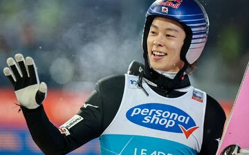 Ryoyu Kobayashi weiß, wie man die Tournee gewinnt. (Archivbild) - Foto: Daniel Karmann/dpa