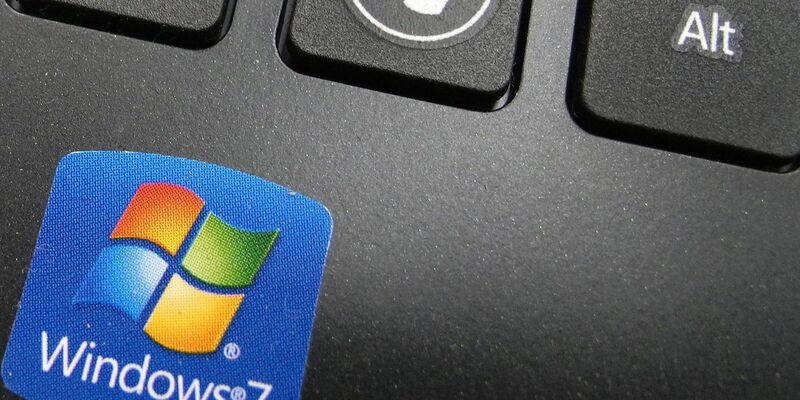Über 1,8 Millionen Windows-Computer in Deutschland sind mit einem veralteten Betriebssystem im Internet, das nicht mehr gegen Sicherheitsbedrohungen aus dem Netz gewappnet ist. - Foto: Mauritz Antin/epa/dpa