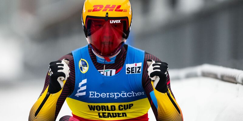 Max Langenhan jubelt in Altenberg über seinen Sieg. - Foto: Marius Becker/dpa