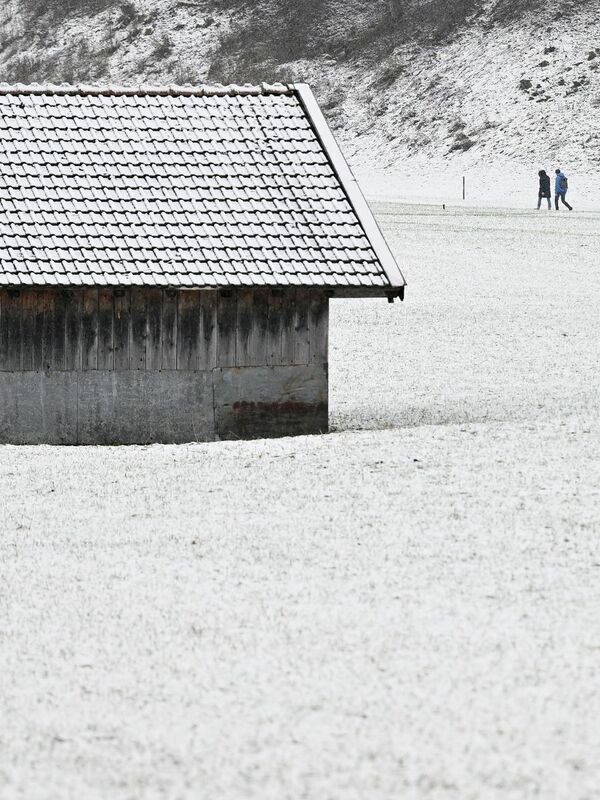 Der Winter hält Einzug in Deutschland Sonne lässt sich blicken und