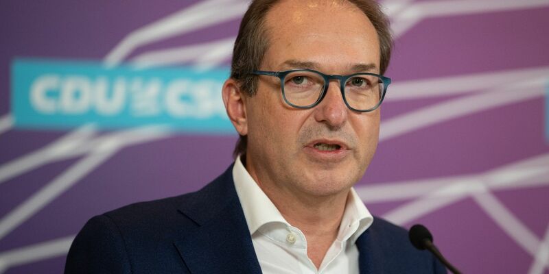 «Diese Wahlrechtsmanipulation muss gestoppt werden»: Alexander Dobrindt. - Foto: Kilian Genius/dpa