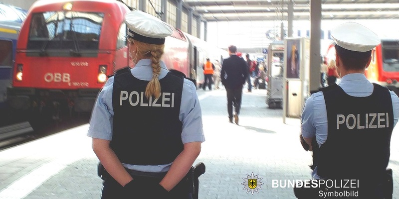 Bundespolizeidirektion München: Mutter will Zug an Abfahrt hindern / Auseinandersetzung mit Zugbegleiter - Foto: presseportal.de