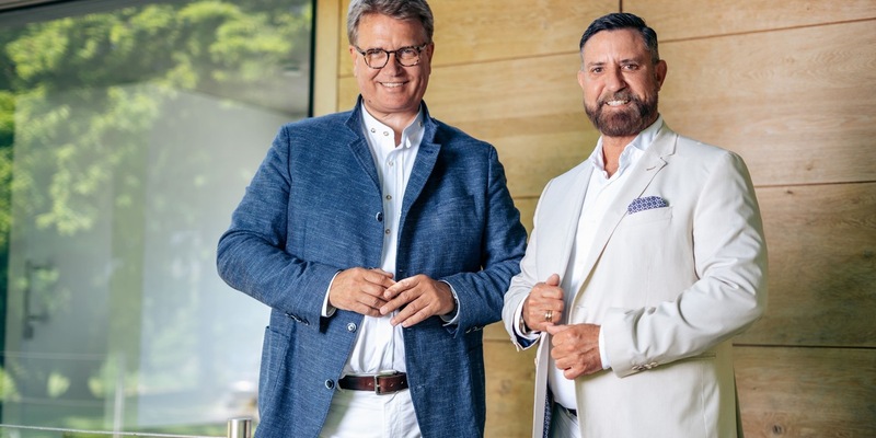 Zwei Welten für eine nachhaltige Zukunft: die Bayerische startet Fondspolice Blue Invest powered by Pangaea Life - Foto: presseportal.de