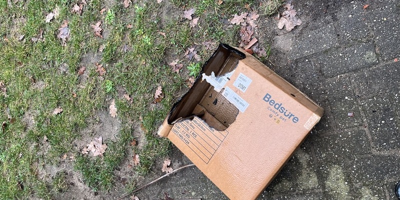 POL-NE: Unbekannte werfen brennenden Karton auf Kita-Gelände - Foto: presseportal.de