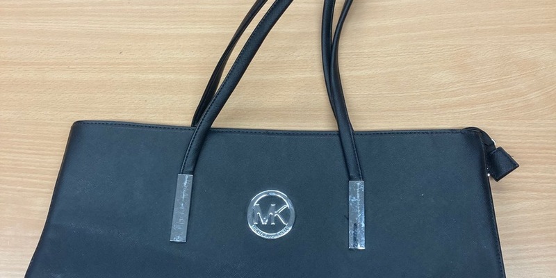 POL-NE: Polizei fragt: wem gehören diese Damenhandtaschen? - Foto: presseportal.de