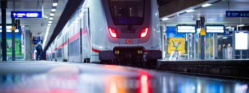 Die Deutsche Bahn geht davon aus, dass der Lokführerstreik Millionen Fahrgäste betreffen wird. - Foto: Moritz Frankenberg/dpa