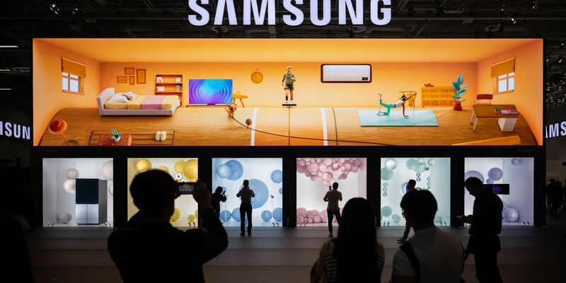 Samsung will seine Fernseher zum Herzstück im vernetzten Zuhause machen (Archivbild). - Foto: Sebastian Christoph Gollnow/dpa