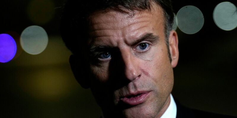 Frankreichs Präsident Emmanuel Macron tauscht seine Premierministerin aus. - Foto: Christophe Ena/AP Pool/dpa