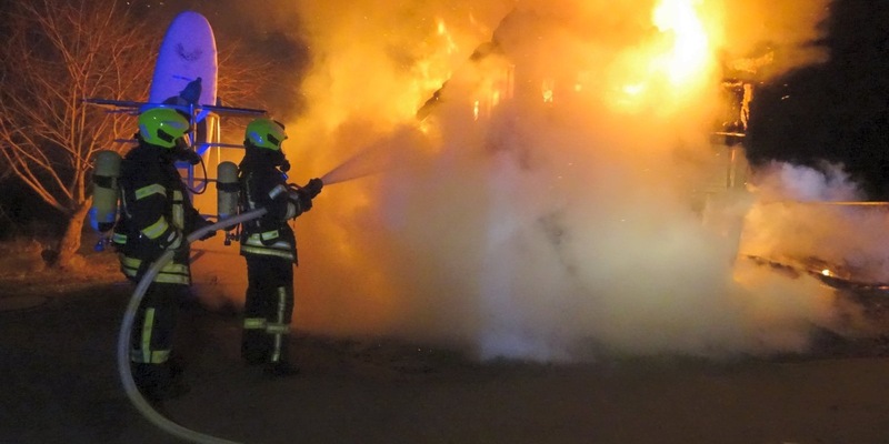 FW Reichenau: Holzschuppen ein Raub der Flammen, Reichenau-Mittelzell, 09.01.2024 - Foto: presseportal.de