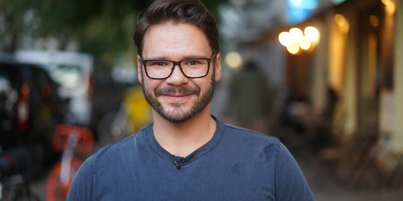 Der Schauspieler Thomas Drechsel ist seit 2009 als Max «Tuner» Krüger zu sehen. - Foto: Jörg Carstensen/dpa