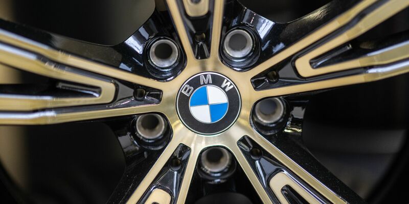 Im laufenden Jahr will BMW mehr als eine halbe Million vollelektrische Autos verkaufen. - Foto: Robert Michael/dpa