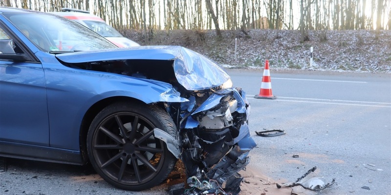 POL-HF: Verkehrsunfall auf Ostwestfalenstraße - Autos ineinandergeschoben - Foto: presseportal.de