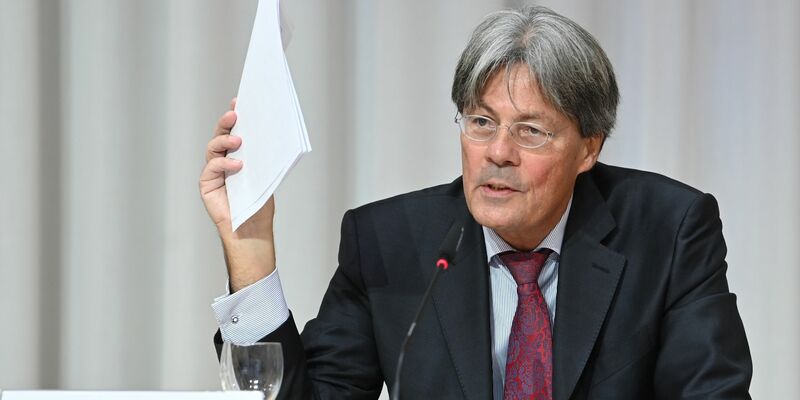 Ulrich Wastl von der Münchner Anwaltskanzlei Westpfahl Spilker Wastl. Die Kanzlei war vom Münchner Erzbistum mit einem Gutachten über Missbrauchsfälle beauftragt worden. (Archivbild) - Foto: Sven Hoppe/dpa POOL/dpa