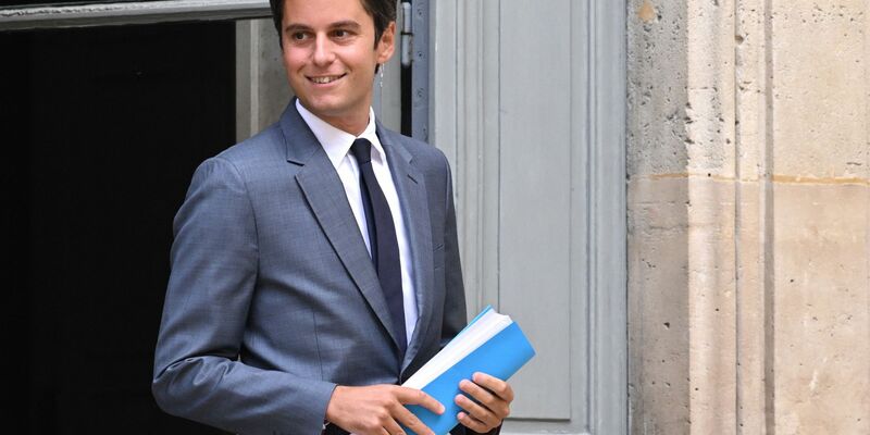 Gabriel Attal war bislang Bildungsminister in Frankreich. Nun wurde er von Präsident Macron zum Premierminister ernannt (Archivbild). - Foto: Bertrand Guay/AFP/dpa