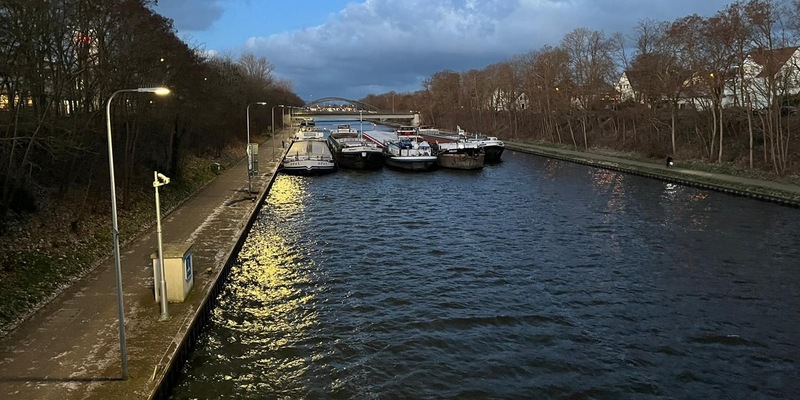 POL-DU: Duisburg/Minden: Binnenschiffer-Protest auf dem Mittellandkanal - Foto: presseportal.de