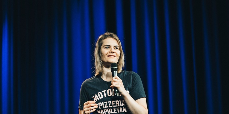 Hazel Brugger: Kennen Sie diese Frau?: Die Schweizer Comedienne präsentiert ihr Soloprogramm in 3sat - Foto: presseportal.de