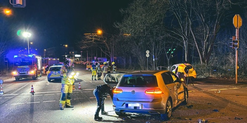 FW-DT: Verkehrsunfall mit drei verletzten Personen - Foto: presseportal.de