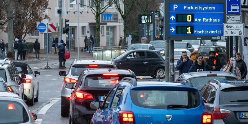 Laut Gewerkschaften und Verbänden soll bei der Verkehrswende Tempo gemacht werden. - Foto: Stefan Puchner/dpa