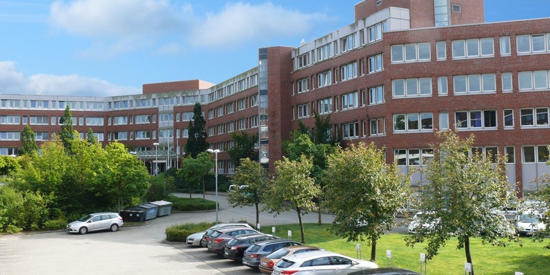 HZA-KI: Medieneinladung: Aufgriff von mehr als 20 Millionen Zigaretten am Lübecker Skandinavienkai durch das Hauptzollamt Kiel - Foto: presseportal.de