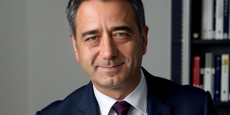 Aktien und Krypto waren gestern - Experte verrät, wie Anleger in Internetportale investieren können - Foto: presseportal.de