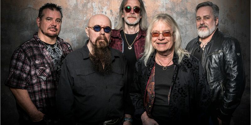 Tony Clarkin (zweiter von links) gründete in den 70er-Jahren mit Bob Catley (zweiter von rechts) die britische Rockband Magnum. Nun starb Clarkin nach kurzer Krankheit im Alter von 77 Jahren. - Foto: Rob Barrow/Oktober Promotion/dpa