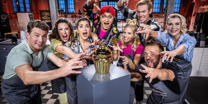 Raúl Richter Madita van Hülsen Panagiota Petridou Julian F.M. Stoeckel Susan Sideropoulos Simon Gosejohann Mathias Mester Alexandra Rietz Das große Promibacken - Foto: SAT.1/Claudius Pflug, presseportal.de