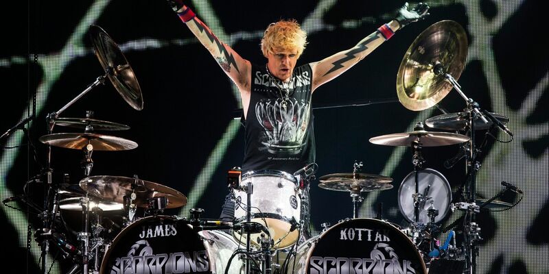 James Kottak bei einem Auftritt der Scorpions in Paris (2015). - Foto: Etienne Laurent/EPA/dpa