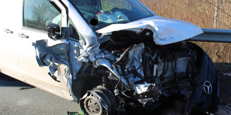 POL-MI: Zwei Personen bei Zusammenstoß verletzt - Foto: presseportal.de