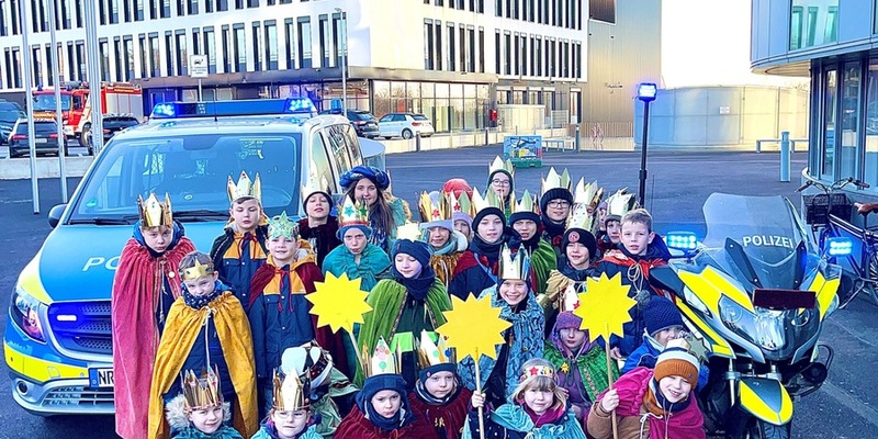 POL-ME: Polizei erhielt den Segen der Sternsinger - Mettmann - 2401041 - Foto: presseportal.de