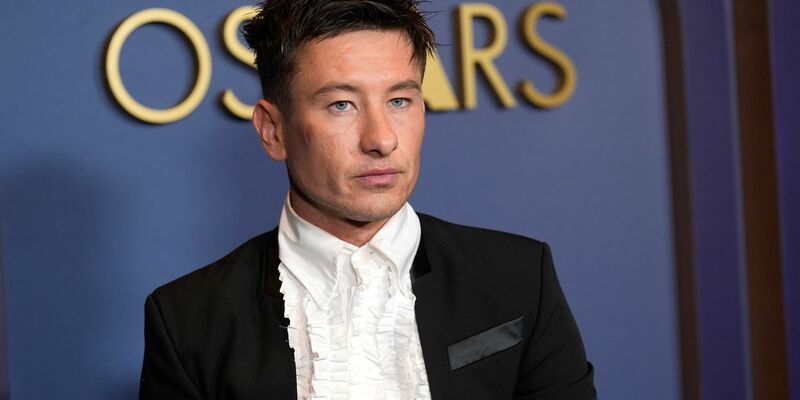 Barry Keoghan kommt zur Verleihung der Ehren-Oscars ins Dolby Theatre in Los Angeles. - Foto: Chris Pizzello/Invision/AP/dpa