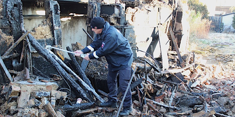 POL-HM: Brand eines Wohn- und Nebengebäudes in Eimbeckhausen - Foto: presseportal.de