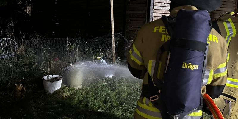 FW Menden: Brennender Gasofen sorgt für Feuerwehreinsatz - Foto: presseportal.de