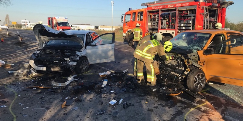 FW-BOT: Verkehrsunfall mit 3 Schwerverletzten in Grafenwald - Foto: presseportal.de