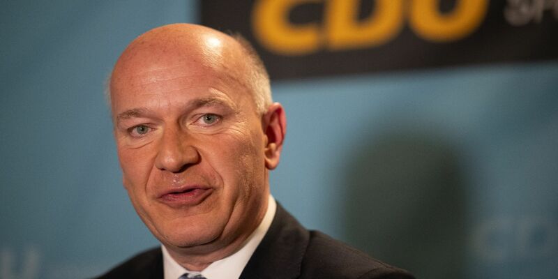 Berlins Regierender Bürgermeister Kai Wegner (CDU) ist im Herbst 2023 eine Beziehung mit Bildungssenatorin Katharina Günther-Wünsch eingegangen. - Foto: Sebastian Christoph Gollnow/dpa