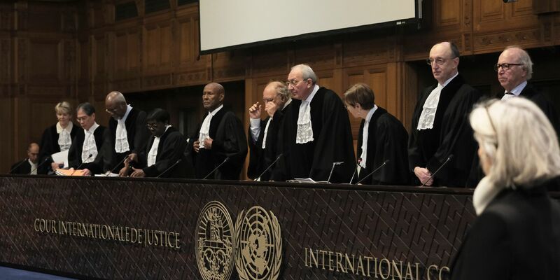 Die Richter des Internationalen Gerichtshofs beschäftigen sich mit dem Völkermordvorwurf Südafrikas gegen Israel. - Foto: Patrick Post/AP/dpa