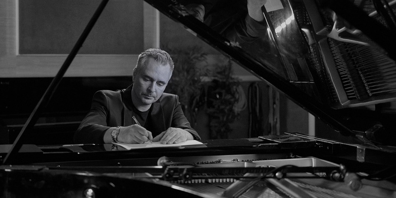 Trickster: Erster nicht-britischer Künstler, der Nationalhymne in Abbey Road Studios aufnimmt / Antonio Banderas besessen von seinem Weihnachtslied - Foto: presseportal.de