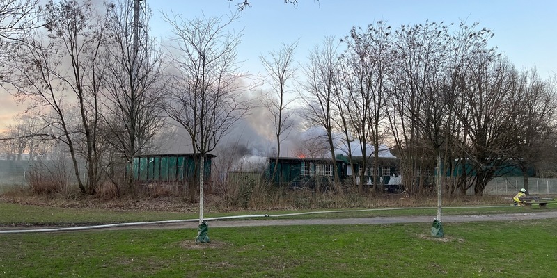 POL-DU: Beeckerwerth: Alter Zugwaggon brennt - Kripo sucht Zeugen - Foto: presseportal.de