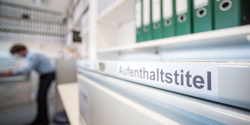 BPOL NRW: Den wachsamen Augen der Bundespolizeibeamten entkommt man nicht so schnell! - Foto: presseportal.de