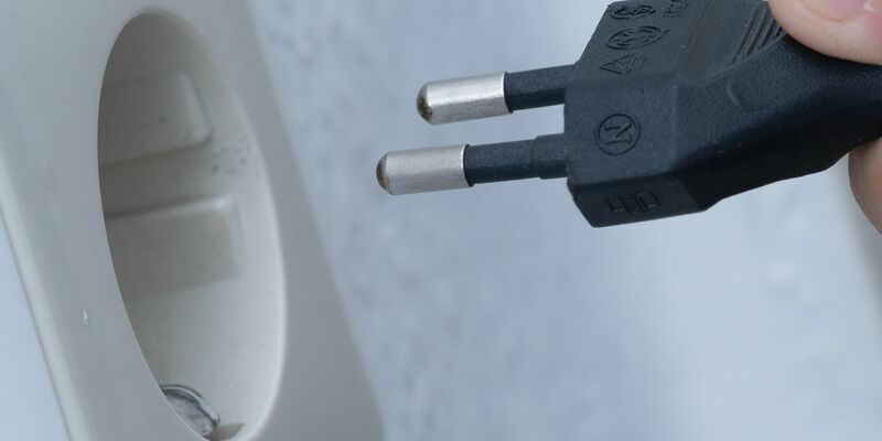 Die Energiebranche hat sich für eine Entlastung der Stromkunden ausgesprochen. (Archivbild) - Foto: Swen Pförtner/dpa