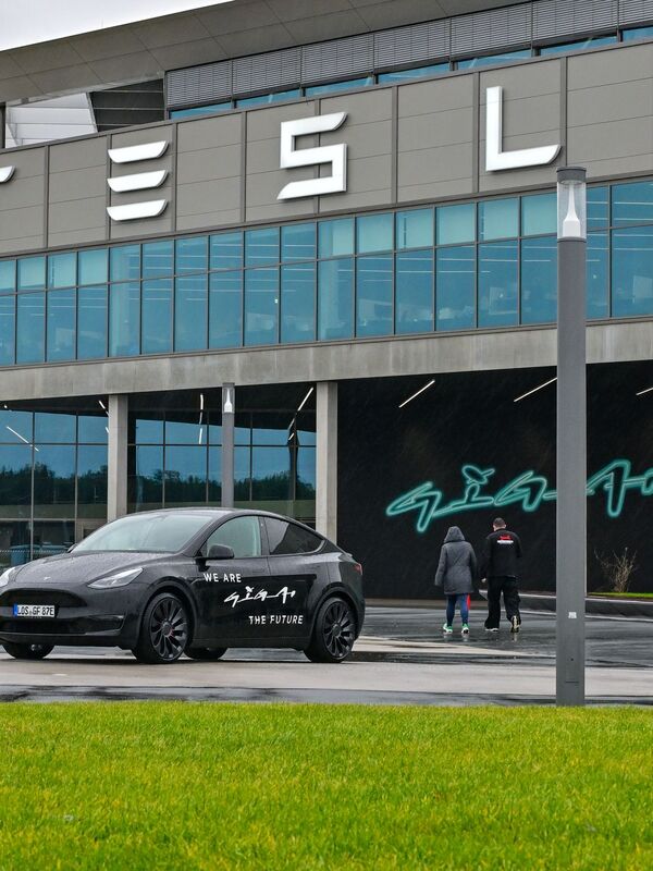 Tesla Die Fast Für fast zwei Wochen war Pause für die Autofertigung bei Tesla in ...